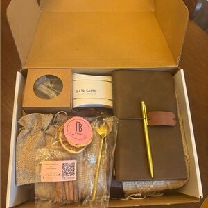 Deluxe Cozy Gift Box - Perfect for Gifting!
